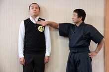 DVD「浜田雅功×横田真一のゴルフ新理論II ～あなたのスウィングはこれだ！～」のワンシーン。(c)2014 吉本興業