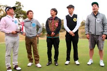 DVD「浜田雅功×横田真一のゴルフ新理論II ～あなたのスウィングはこれだ！～」のワンシーン。(c)2014 吉本興業