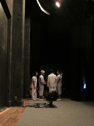 「田中が考え中 第3幕」初日開演直後の舞台裏。