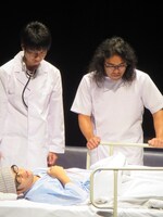 中岡が鈴木との重要なつながりを告白するシーン。