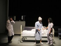 鈴木はこの舞台で高橋の過去を風化させまいと決意。