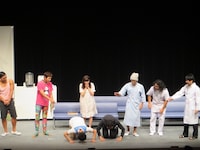 田中と野田が土下座中。