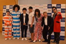 「オードリーのオールナイトニッポン」の5周年記念イベント「史上最大のショーパブ祭り」に出演した（左から）ビックスモールン、オードリー、バーモント秀樹、ビトタケシ、TAIGA。