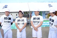 取材に応じるキャイ～ンと雨上がり決死隊。