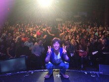 自身初となるラスベガス単独公演を成功させた陣内智則（中央）。