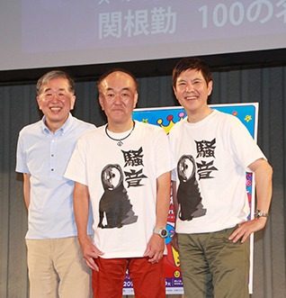 関根勤（右）と、温水洋一（中央）、村松利史（左）。