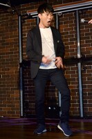 「ホット！ホット！」ダンスを披露する藤井隆。