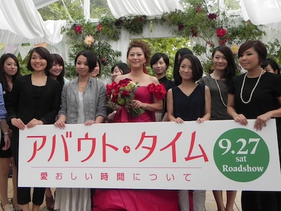 映画「アバウト・タイム～愛おしい時間について～」の公開記念イベントに出演した友近（中央）。