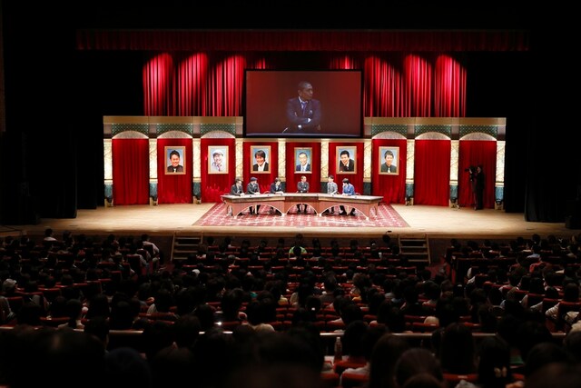 「『人志松本のすべらない話』プレミアムライブ supported by uP!!!」のワンシーン。