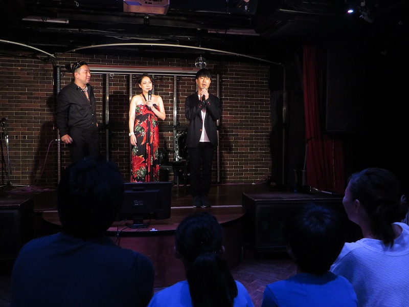 パシャオクの「Like a Recordが独占ライブ前にあなたのためだけに歌ってくれる権利」が行使された様子。