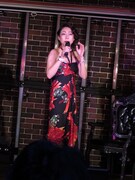 サウンドチェックをする椿鬼奴。