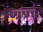 ベッド・インが感謝の意で使う言葉「サンクスモニカ」にハマる一同。