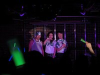 Like a Recordメジャーデビュー曲「ナウ・ロマンティック」の決めポーズ。