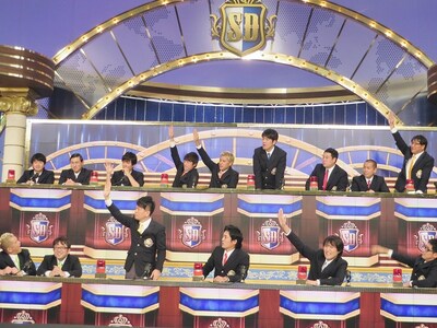 「クイズ!? 正解は出さないで」特別ルール「タカアンドトシ・トシをレンタル」に一斉に挙手する出演者たち。