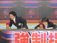 トシをゲットしようと強制指名を熱望する芸人たち。