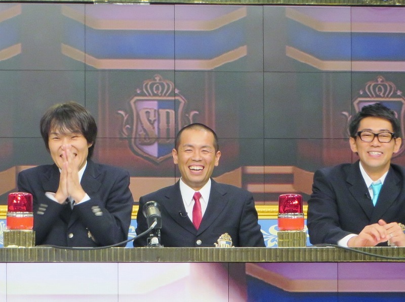 トシをゲットし少女のように喜ぶ千原ジュニア。