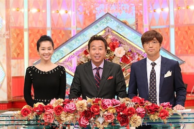 「いま会いたい！華麗に変身アイドルビフォーアフター！」MCのさまぁ～ずと優香（左）。(c)テレビ朝日