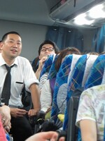 RGの代わりにサビ以外を歌う男性客。