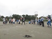 両チームを応援するRG。