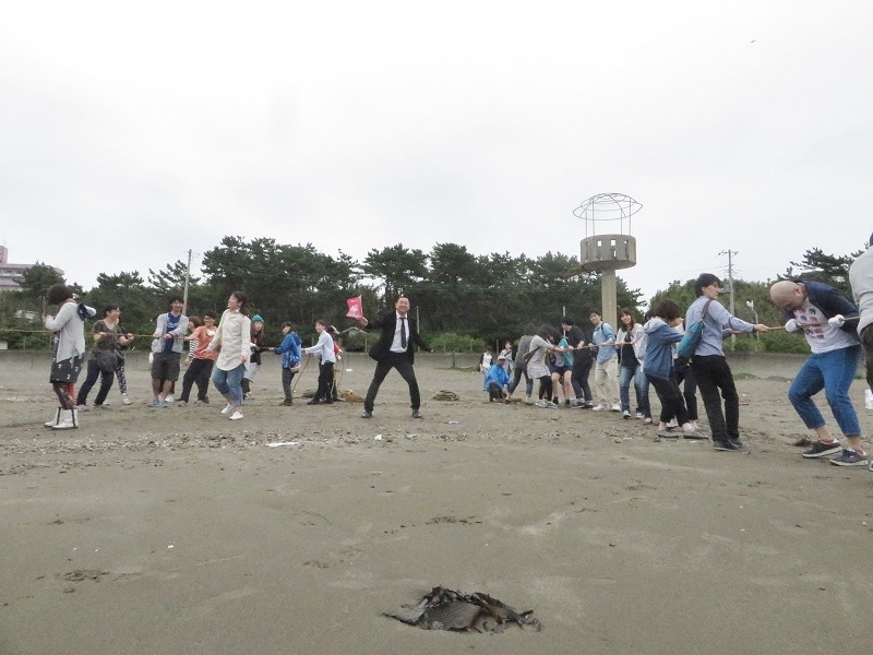 両チームを応援するRG。