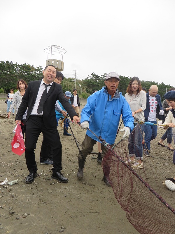 最後は一緒に網を引っ張るRG。