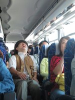 MALICE MIZERをあまりにうまく歌う参加者に大笑いするRG。