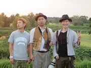 Something ELse風のポーズを決める（左から）タケト、レイザーラモンRG、蔦谷好位置。