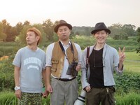 Something ELse風のポーズを決める（左から）タケト、レイザーラモンRG、蔦谷好位置。