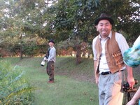 鳥ではなく飛行機で「間違えちゃった」とペロッと舌を出す呆れたRG。