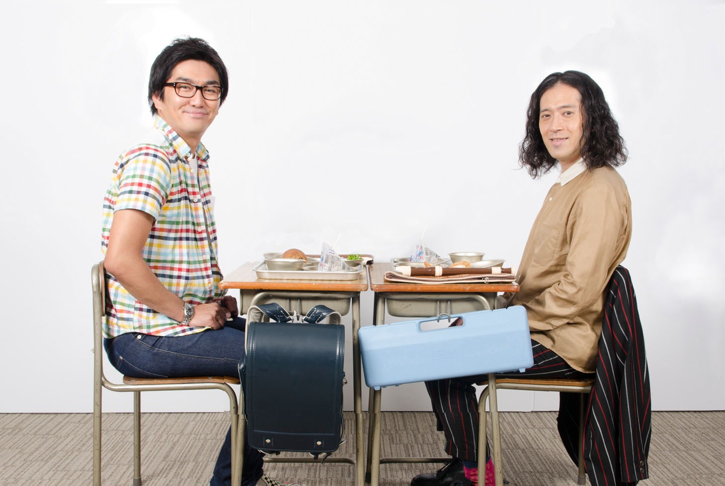 平成ノブシコブシ徳井とピース又吉（左から）。