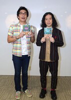 平成ノブシコブシ徳井とピース又吉（左から）。