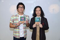 平成ノブシコブシ徳井とピース又吉（左から）。