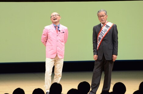 2014年9月の「ユリオカ超特Qデビュー20周年記念公演 ユリQリクエストアワー セットリストベスト10」にもゲスト出演し、新ネタのピンネタを披露した大竹まこと（右）。