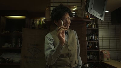 「孤独のグルメSeason4」最終話に登場する小林賢太郎。(c)テレビ東京