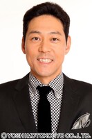 司会の東野幸治。(c)NHK