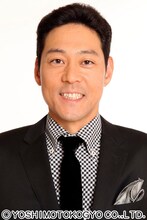 司会の東野幸治。(c)NHK