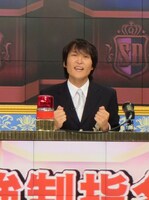 あの手この手で問題に立ち向かう大喜利の名手・千原ジュニア。