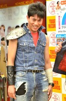 テニスの錦織圭選手の顔マネをするキャベツ確認中・しまぞうZ。