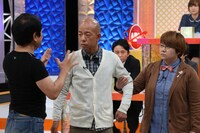 「有吉のバカだけど…ニュースはじめました」収録中のワンシーン。(c)テレビ東京