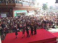 2000人「くるりんぱっ！」直前の様子。