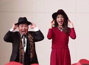 ダチョウ倶楽部・上島と竹下玲奈。