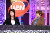 キャスター席につくハリセンボン春菜（右）。(c)テレビ東京