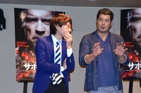 アフレコを行ったあと、感想を語り合う小宮と高田。