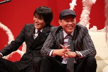 「4夜連続スペシャル エニシバナシ～芸人縁談～」の千原兄弟。(c)フジテレビ
