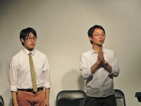 「ワラインプロ」の進行を務めるモクレン野村（右）と相方の矢島（左）。