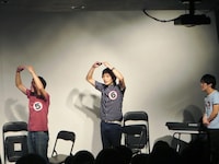 「人のコントをやる」という演目でラブレターズの「西岡中学校」をやってみせた森田と高佐。途中思わず溜口も参加。