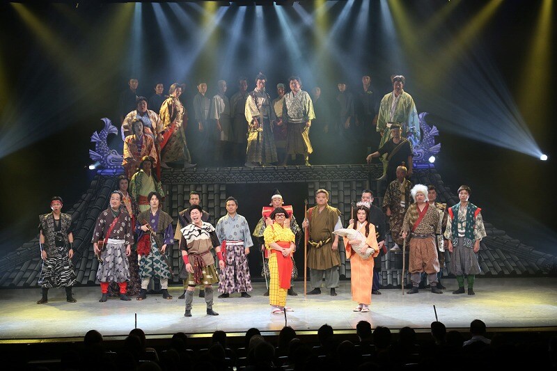 「吉本新喜劇特別公演 大坂の陣新喜劇～『君臣豊楽』淀殿の見た夢～」の一場面。(c)吉本興業