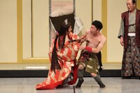 すっちーと吉田裕の乳首ドリル大坂の陣バージョン。(c)吉本興業