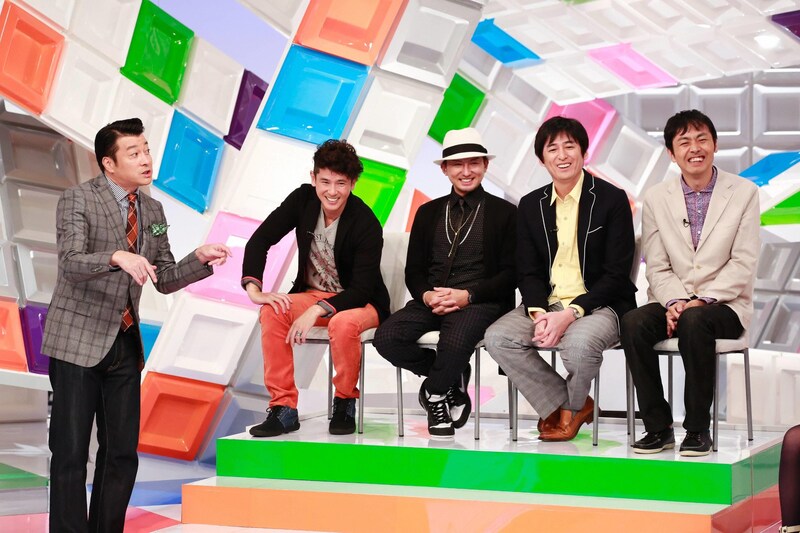 加藤浩次(左端)が司会を務める「性格ミエル研究所」のワンシーン。(c)フジテレビ