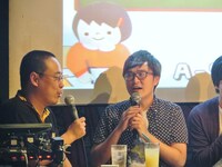 Aスタディを利用したプロポーズをするラバーガール飛永（右）。